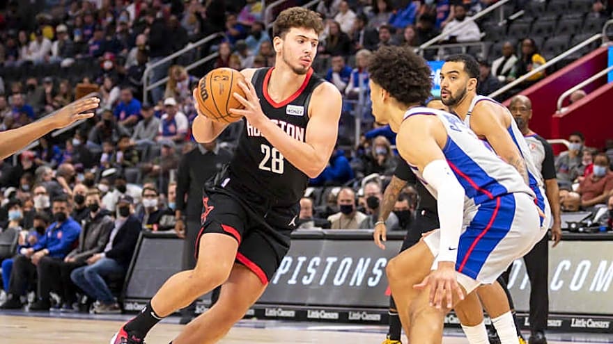 Pistons&#39; Cade Cunningham Gives Rockets&#39; Alperen Sengun His Flowers