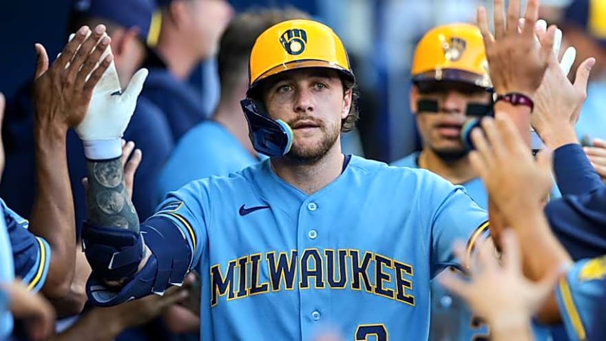 Brewers Gold Glover Open to Long-Term Deal in Milwaukee