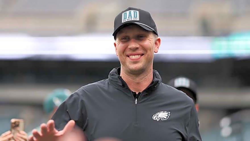 Ex-Eagles QB Nick Foles Goes Viral With Hilarious Broncos Message