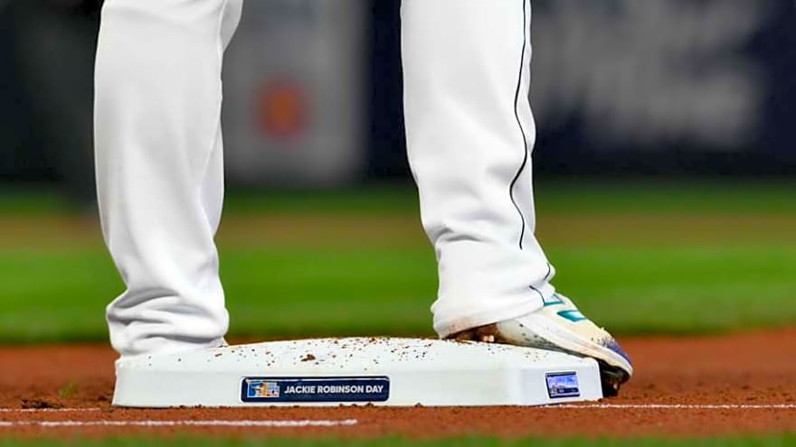 Since re-signing Josh Naylor, Mariners' front office has been put in a tough position