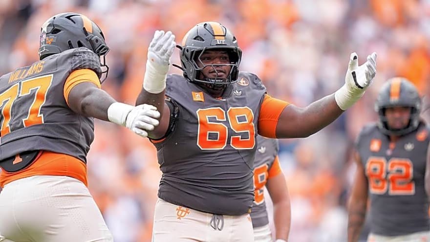 Tennessee loses OL Donovan Haslam to injury against South Carolina