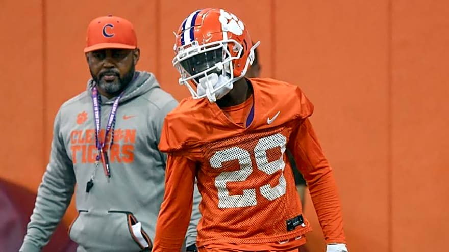 Clemson Tigers Lose Two Walk-Ons to Transfer Portal