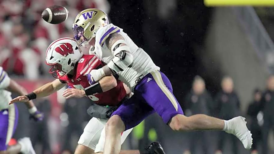 Wisconsin Badgers QB situation approaching rock bottom, according to ESPN rankings