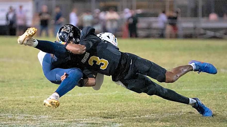 Four-Star DB Honors Pledge, Signs with Gators