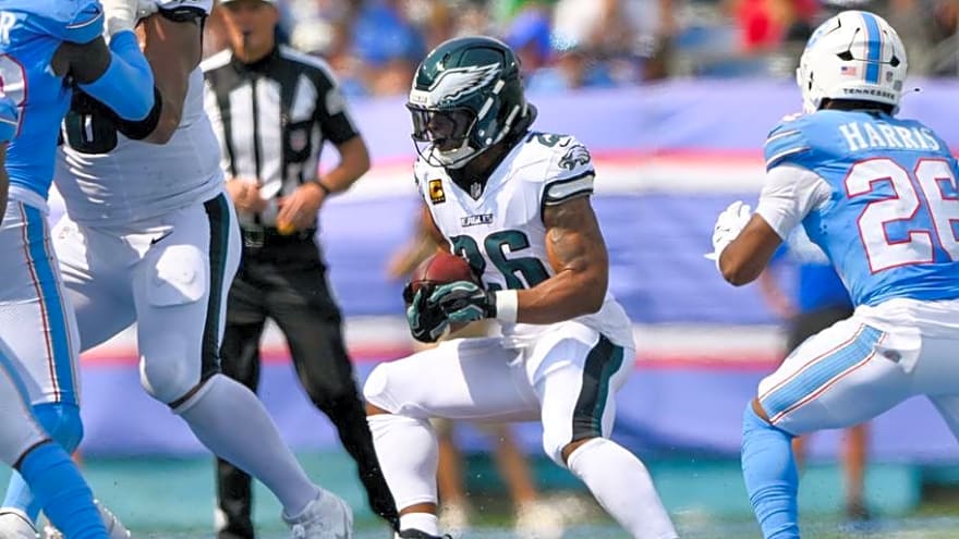Eagles Locker Room Report: Saquon’s Cowboy Collar, Dirty Kicks and OL Continuity