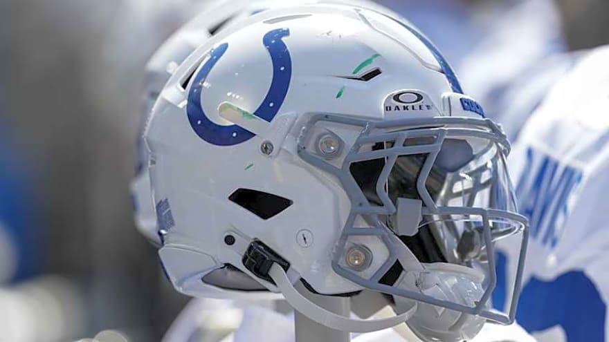 Jets Veteran QB Predicted to Leave New York for Deal With Colts