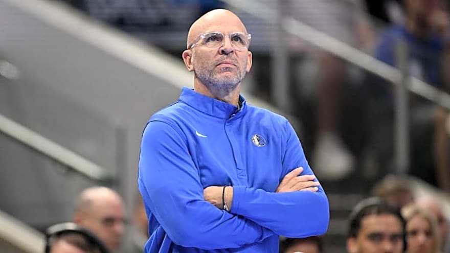 Mavericks starter goes down minutes before tip against Clippers in strange fashion