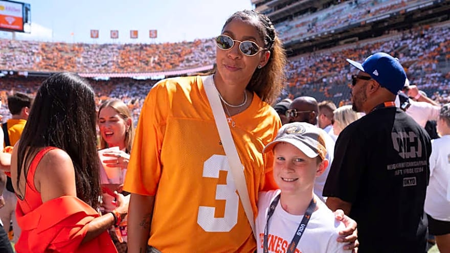 Sparks Notes: Kelsey Plum Gets Honest, Candace Parker Appears on College Gameday