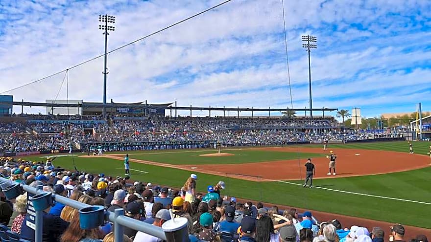 Mariners take out Reds in 14-8 Spring Training blowout