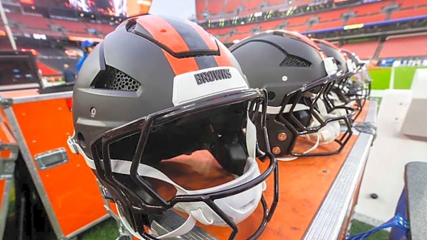 Inside Cleveland Browns Difficult Decision for Sixth Overall Draft Pick