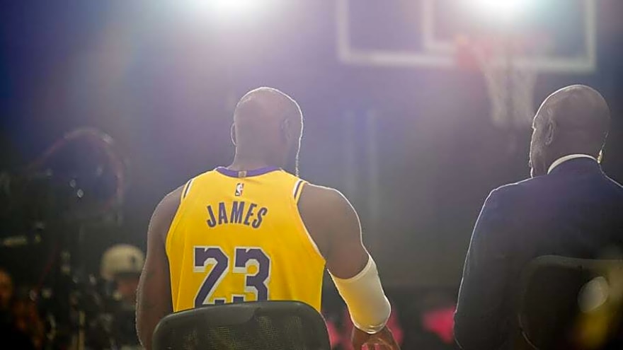 Should Lakers Restrict LeBron James to a Minutes Plan When He Returns from Sciatica?