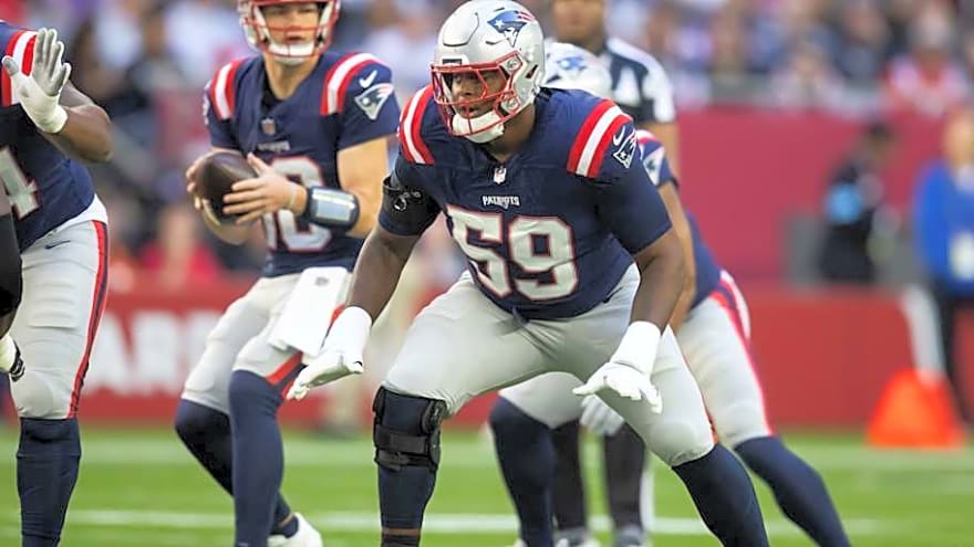 How 49ers Signing Vederian Lowe Impacts Trent Williams Trade Rumors