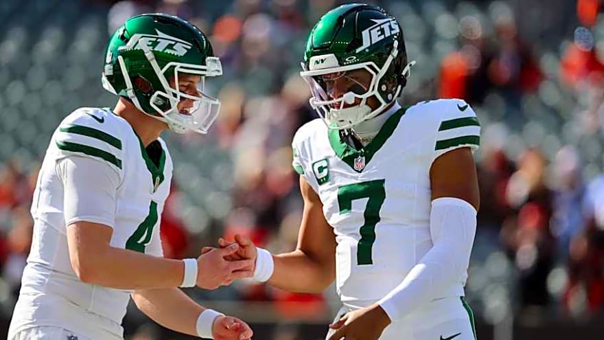 Aaron Glenn Won&#39;t Name Jets QB But Answer Is Clear