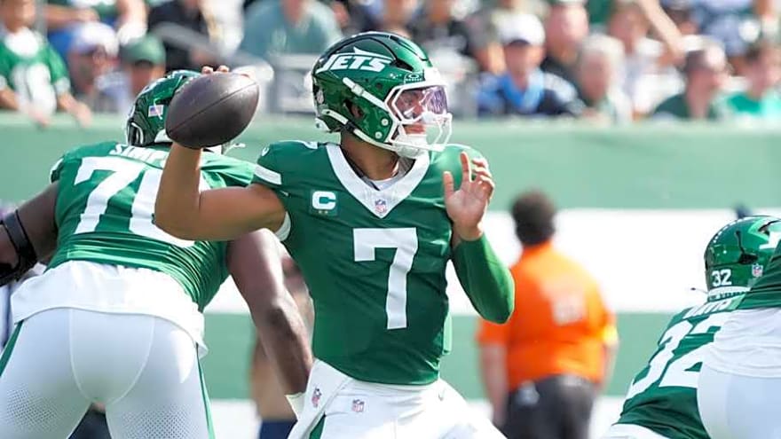 Jets&#39; Justin Fields Leaves Game With Injury After Brutal Late Hit