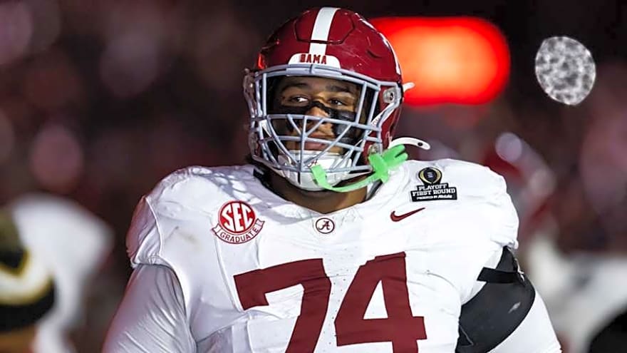 Cowboys Star Tyler Booker Works Out With Elite OT Prospect