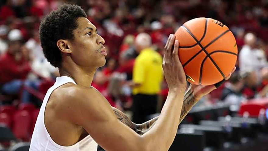 Arkansas Faces Alabama Test on Road With SEC Stakes on Line