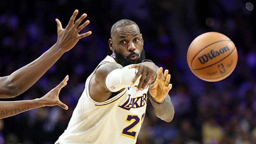 Lakers&#39; LeBron James Hints at Surprise Retirement Timeline
