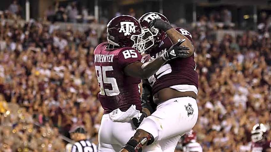 5-Star Prospect Lamar Brown Poses in Texas A&M Aggies Uniform