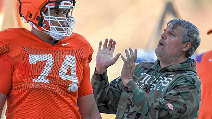 Clemson Among Top Six for Four-Star Offensive Lineman