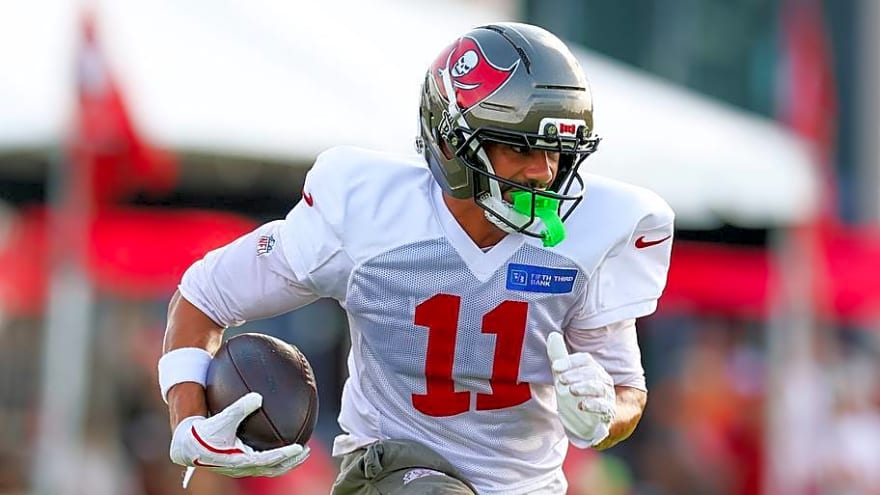 Buccaneers Starting WR Leaves Vikings Game With Knee Injury