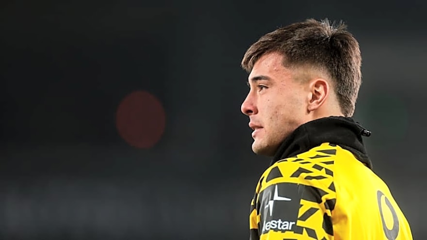 'Thursday or Friday' - Rosenior shares his plan for Aaron Anselmino after Chelsea recall