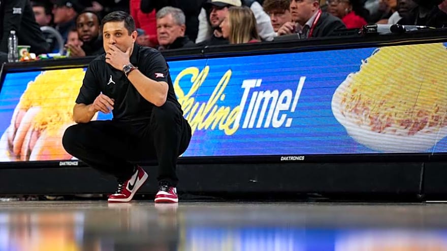 Wes Miller Apologizes Face-To-Face With Disappointed Fans Outside Locker Room After West Virginia Loss