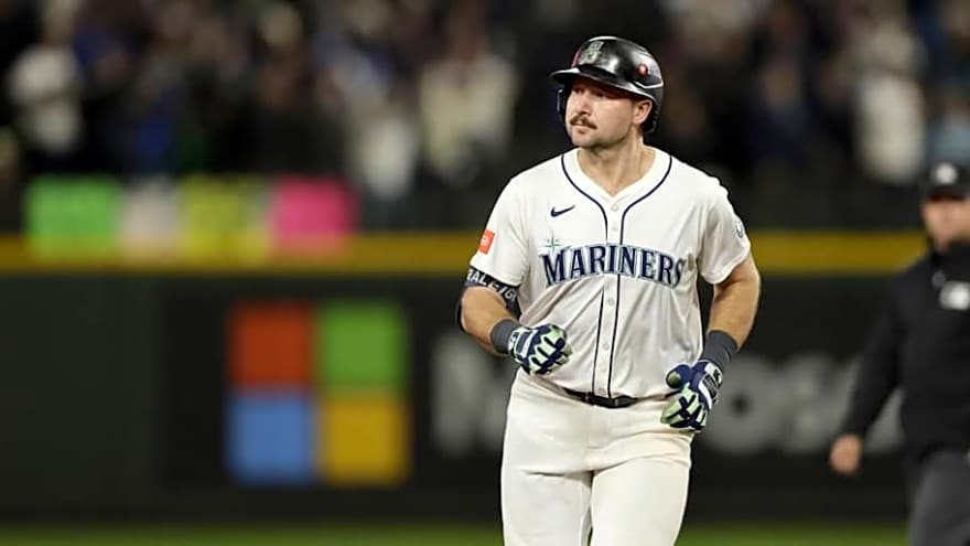 Mariners star Cal Raleigh receives Sports Illustrated Breakout Player Award
