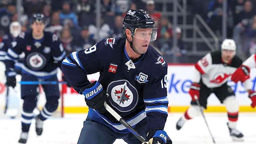 Jonathan Toews Hits Another NHL Scoring Milestone in Jets Victory