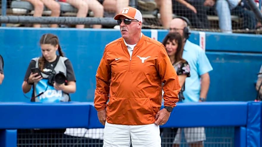 No. 1 Texas Softball Drops First Conference Series vs. No. 4 Alabama