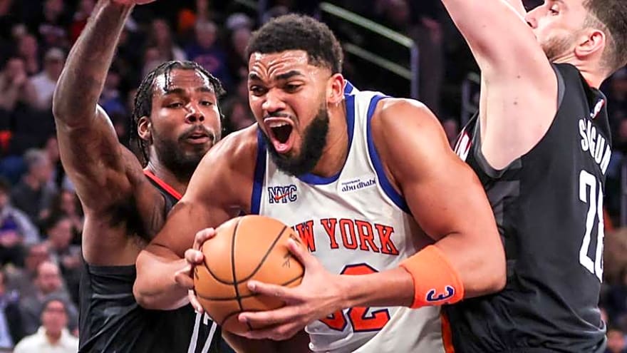 Knicks Beat Rockets After Stunning Fourth-Quarter Comeback