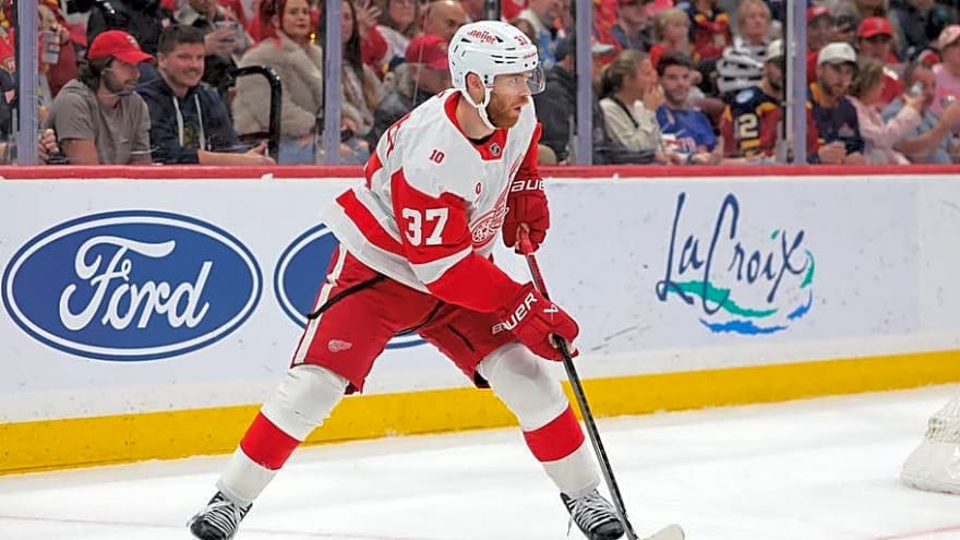 Red Wings Get Much-Needed Boost as J.T. Compher Returns From Injured Reserve