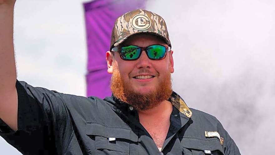Luke Combs Reveals Favorite Oregon Ducks Sneaker