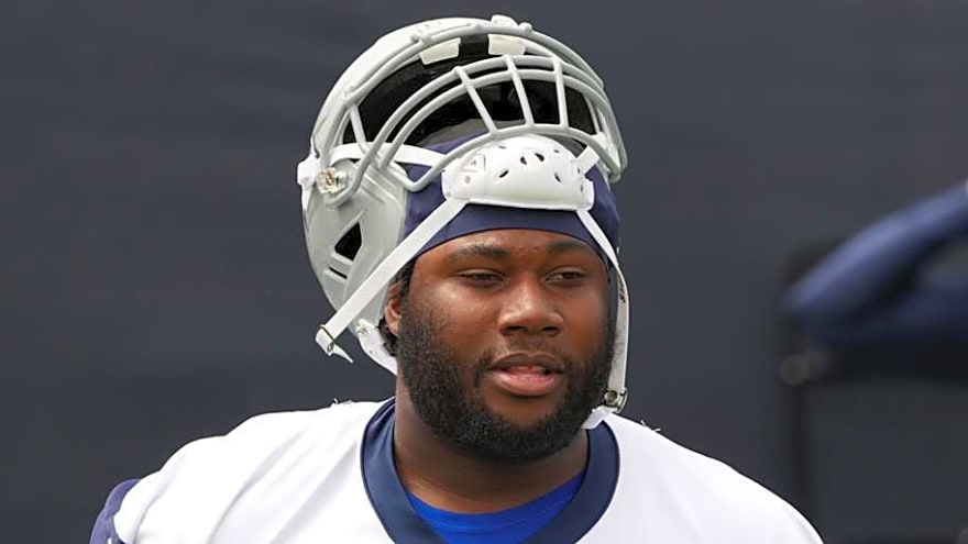 Cowboys&#39; Nate Thomas, Tyler Smith work side-by-side through drills