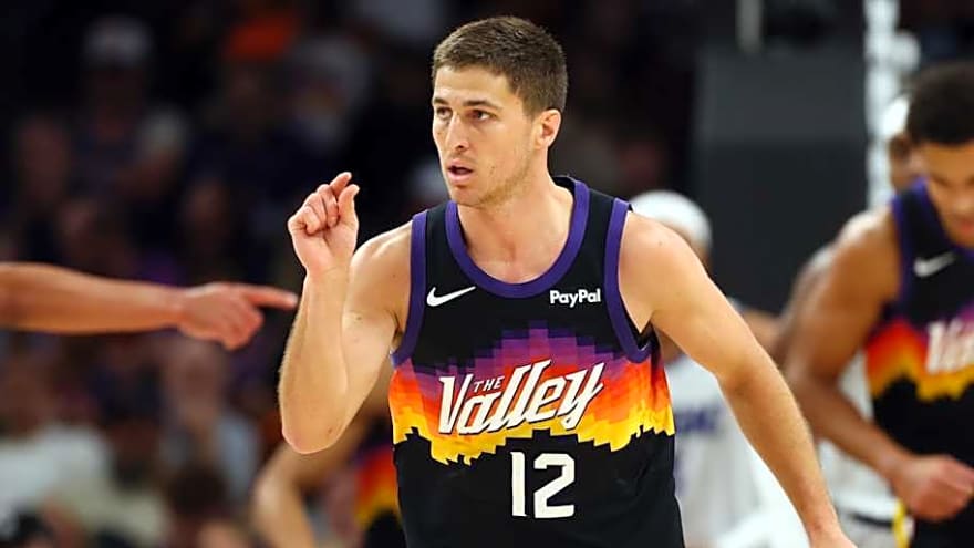 Depleted Suns Forced Into Starting Lineup Change vs Blazers