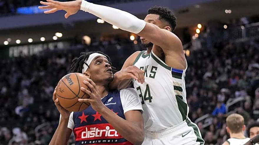 Giannis, with a messy last minute, can't save the Bucks against Wizards