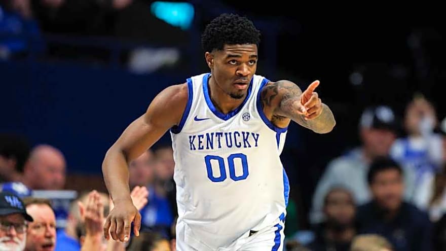 Otega Oweh could use some help from his Kentucky teammates to get going