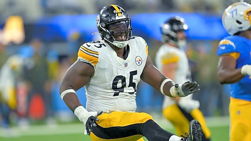 Steelers Sign Keeanu Benton to Massive Extension