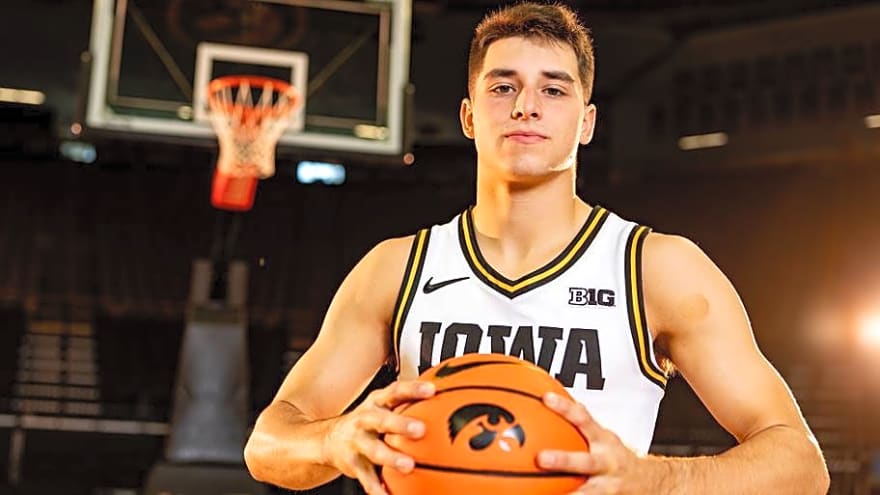 Iowa Men's Basketball: Hawkeyes Need to be Higher in Final Preseason Bracketology