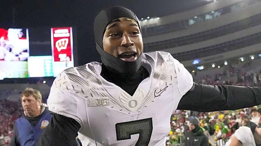 Why Oregon Receiver Evan Stewart Is Under The Most Pressure This Season