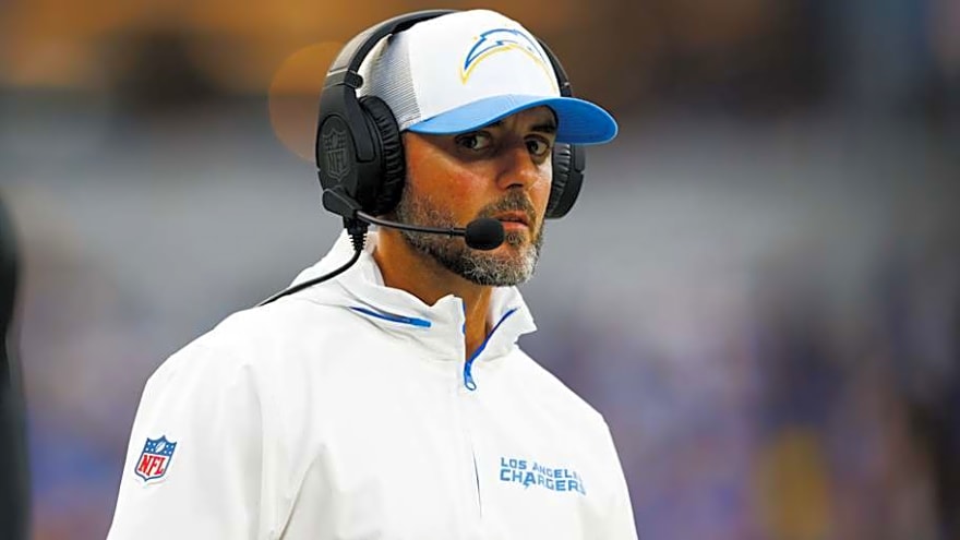 Chargers’ defensive disaster isn&#39;t stopping Jesse Minter from getting HC buzz