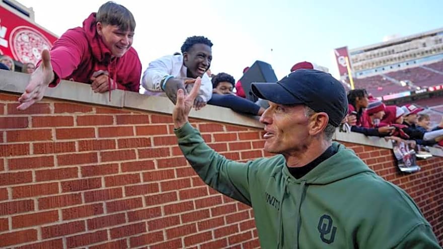 Oklahoma Coach Brent Venables Addresses the Team&#39;s Plan at Cheetah for LSU