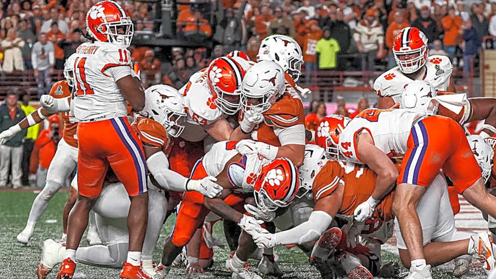 Texas Longhorns Miss Out on Four-Star Prospect to Clemson Tigers