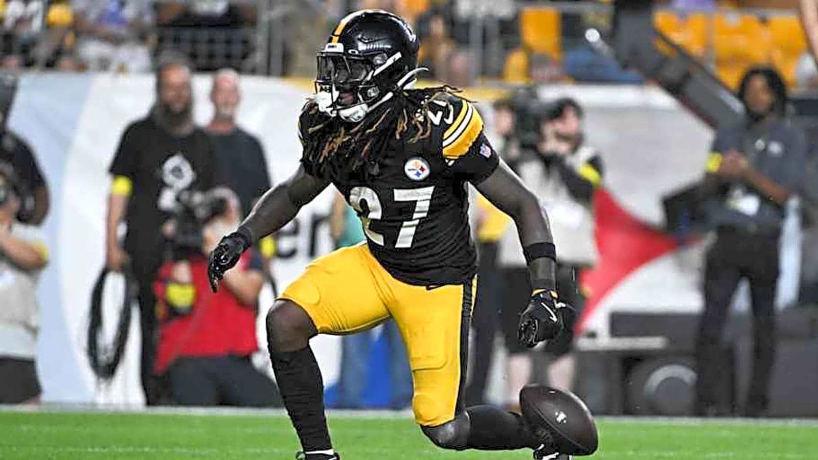 Steelers Elevate Veteran RB for Vikings Game