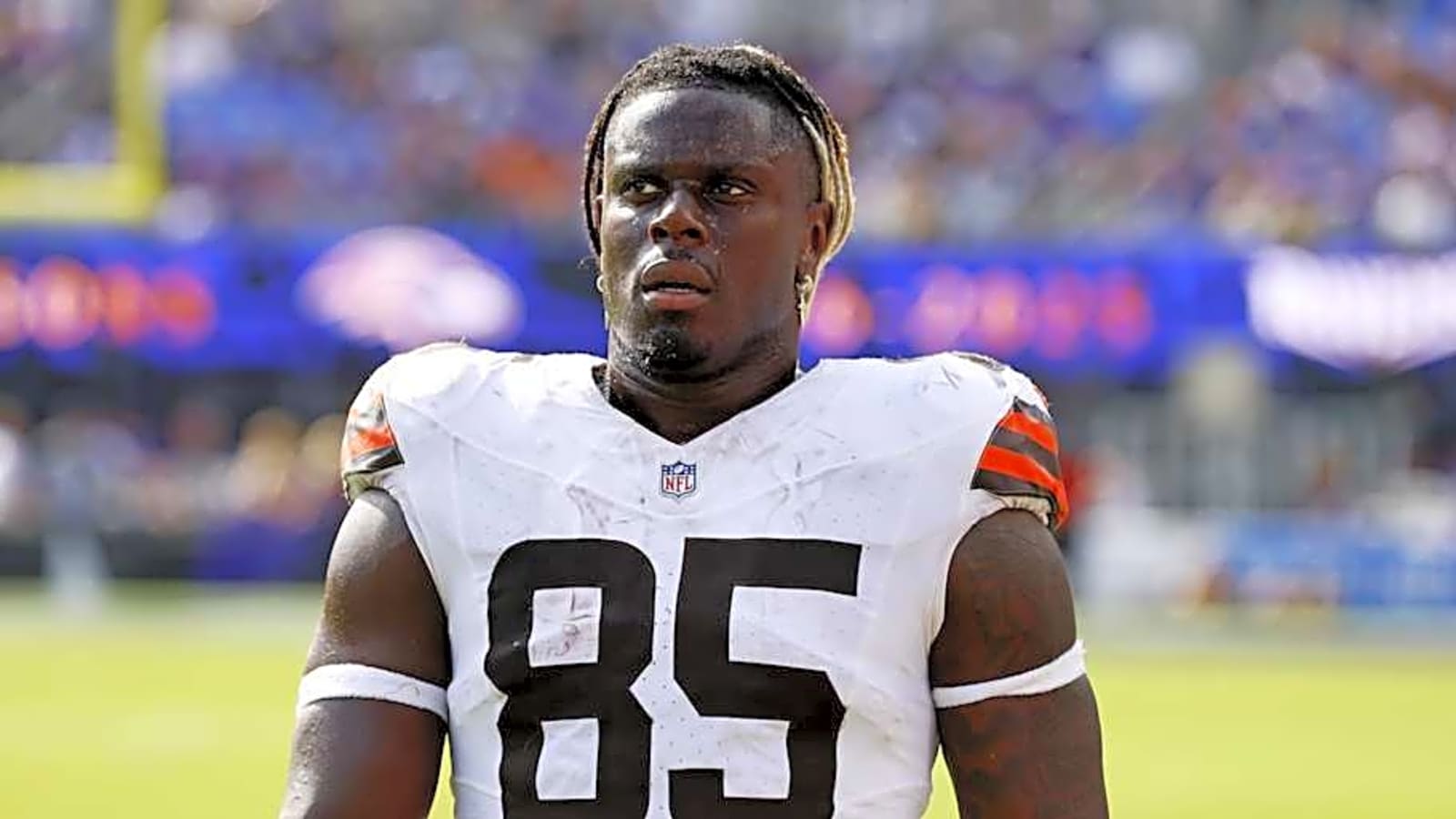 Chargers Get Some Strange Warnings About the Splash David Njoku Signing