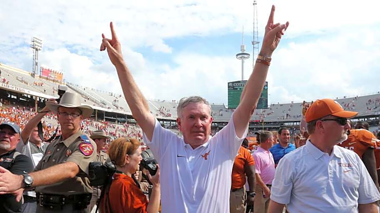 Ex Longhorns Coach Mack Brown Recalls Strange Bill Parcells Pep Talk