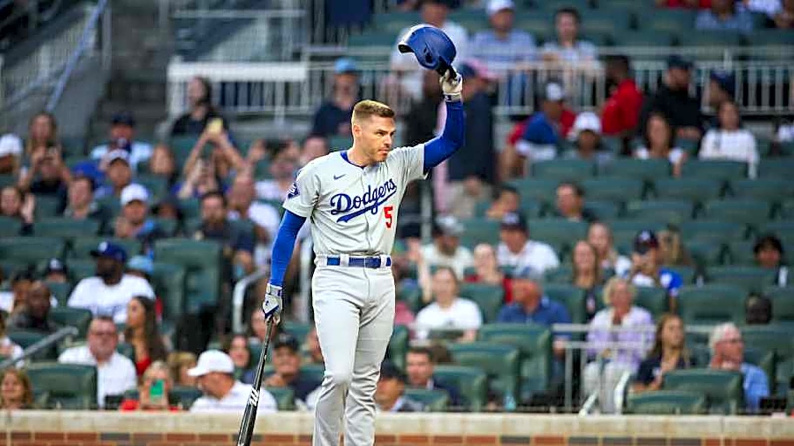 Braves Fans Give Dodgers 1B Freddie Freeman Warm Welcome at All-Star Game Red Carpet