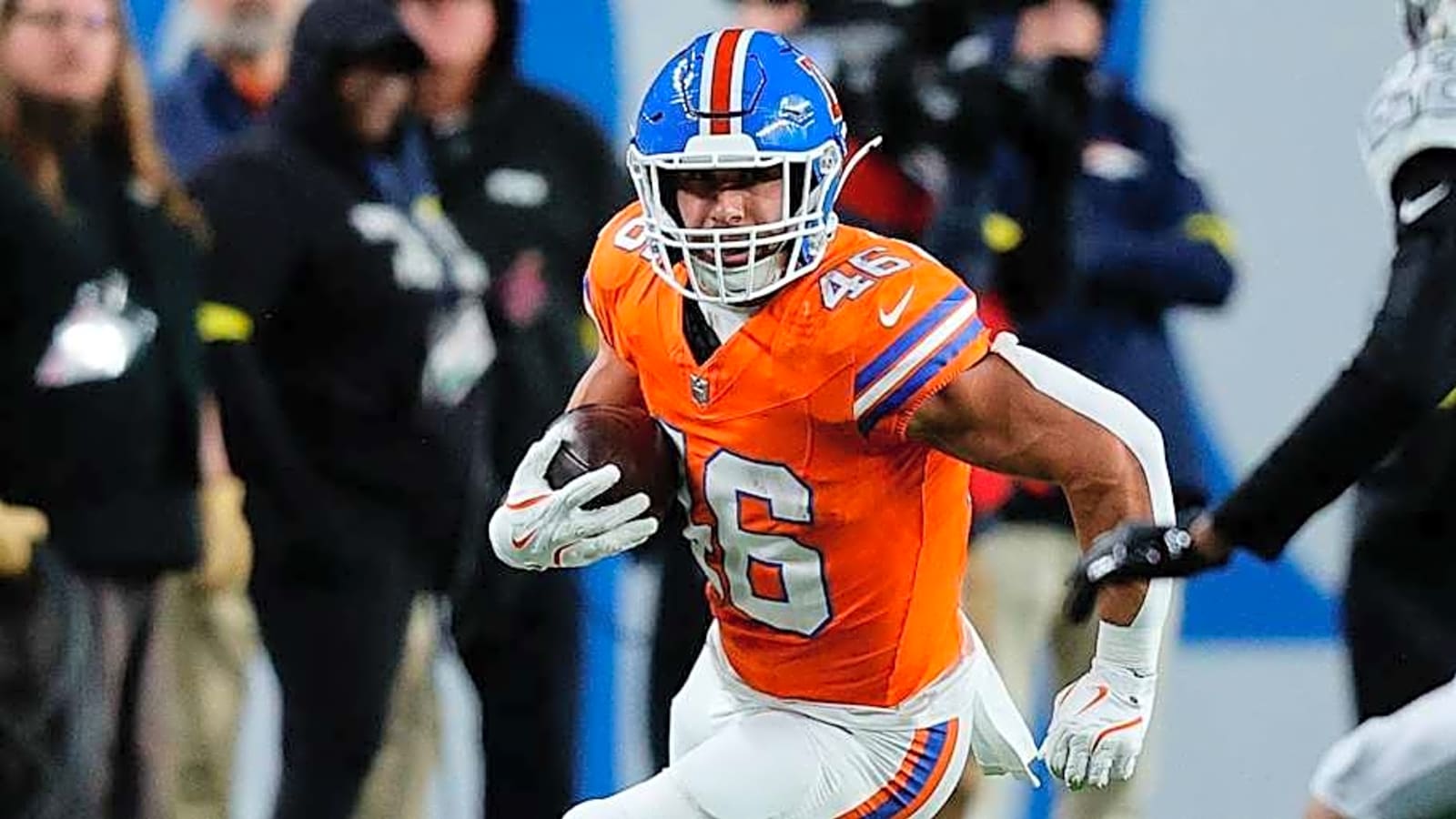 Broncos Bring Back Fullback Adam Prentice on New Deal