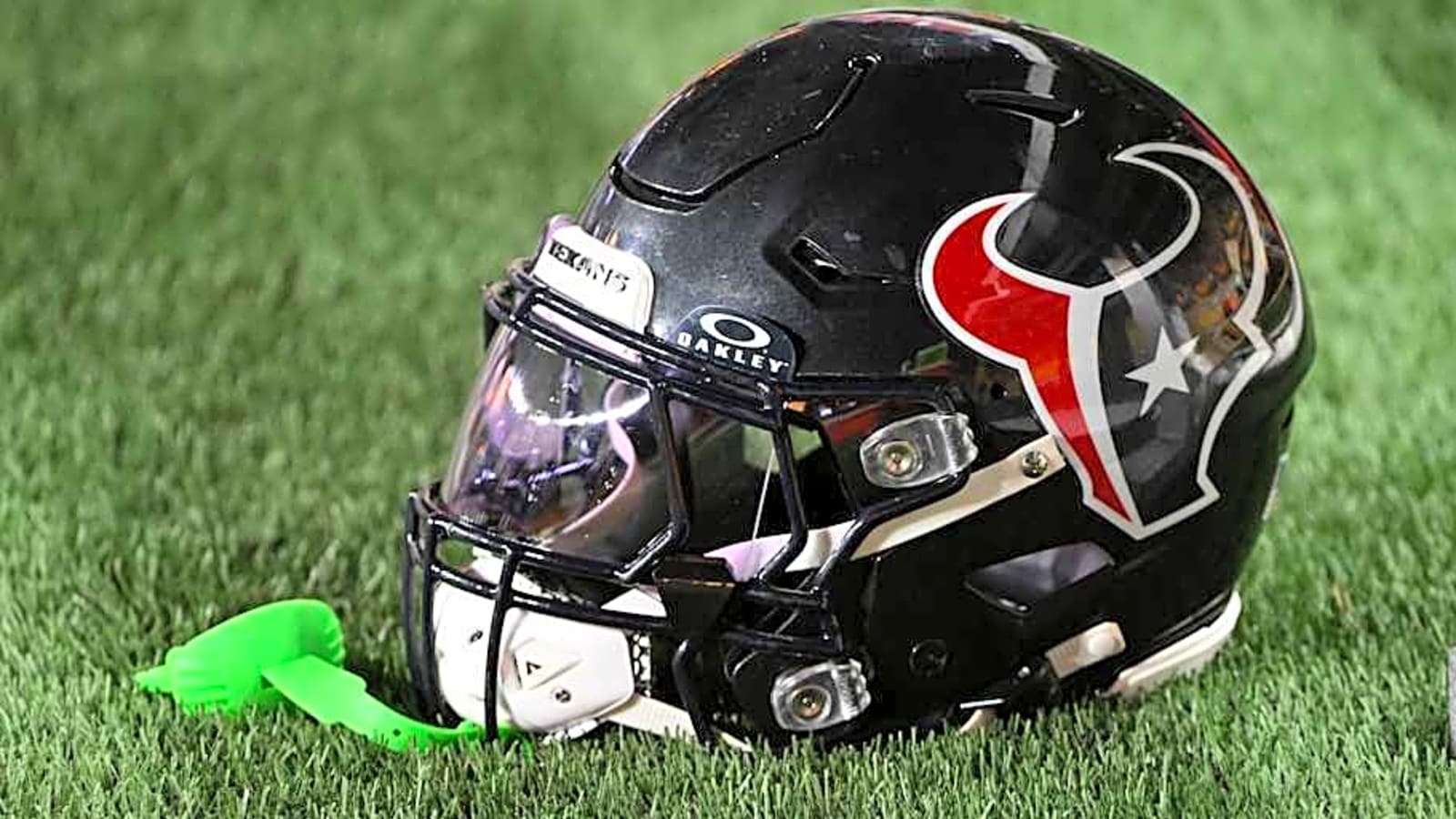 Eagles-Texans 4-Pick Swap Would Land Defensive Star