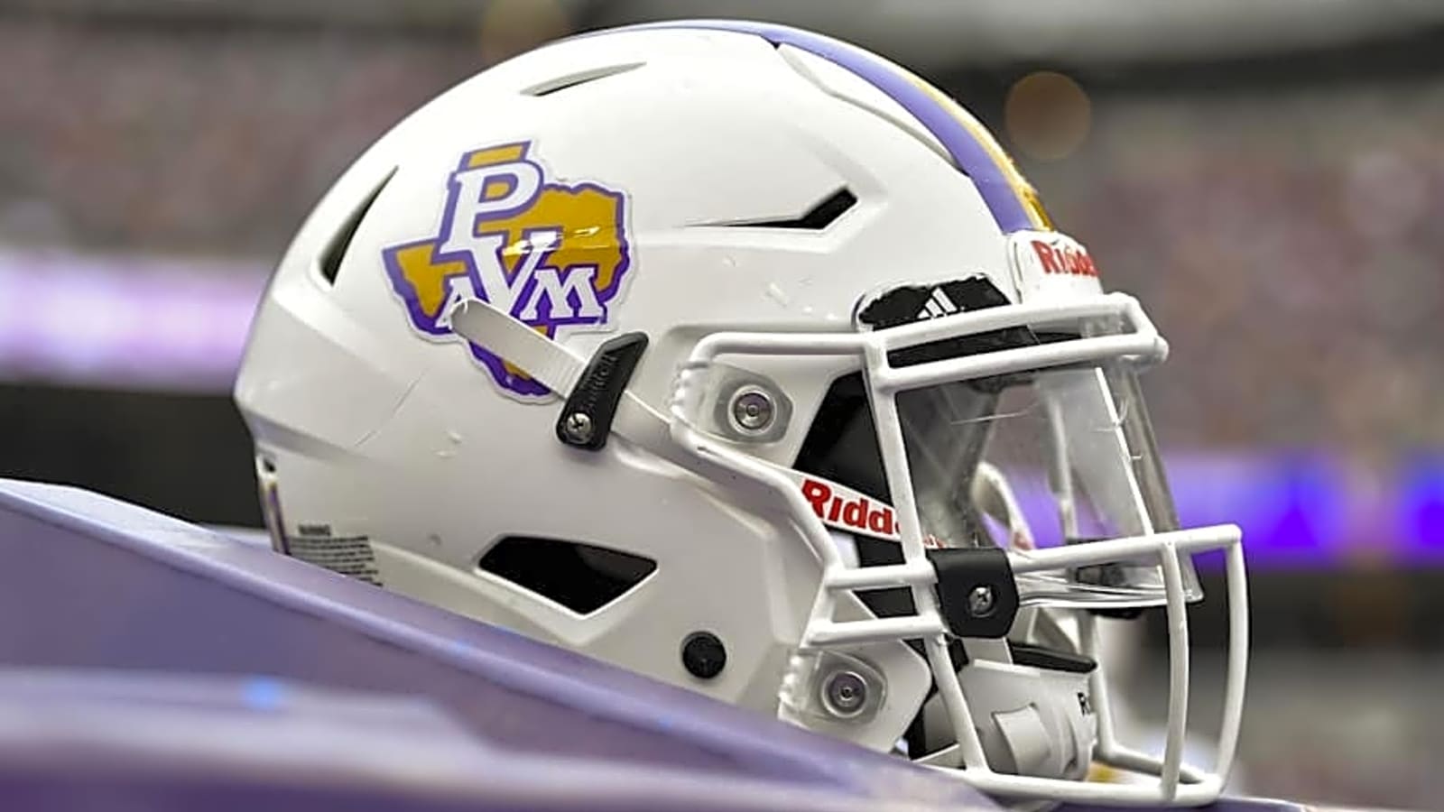 College football WR enters transfer portal after near 1,200-yard season