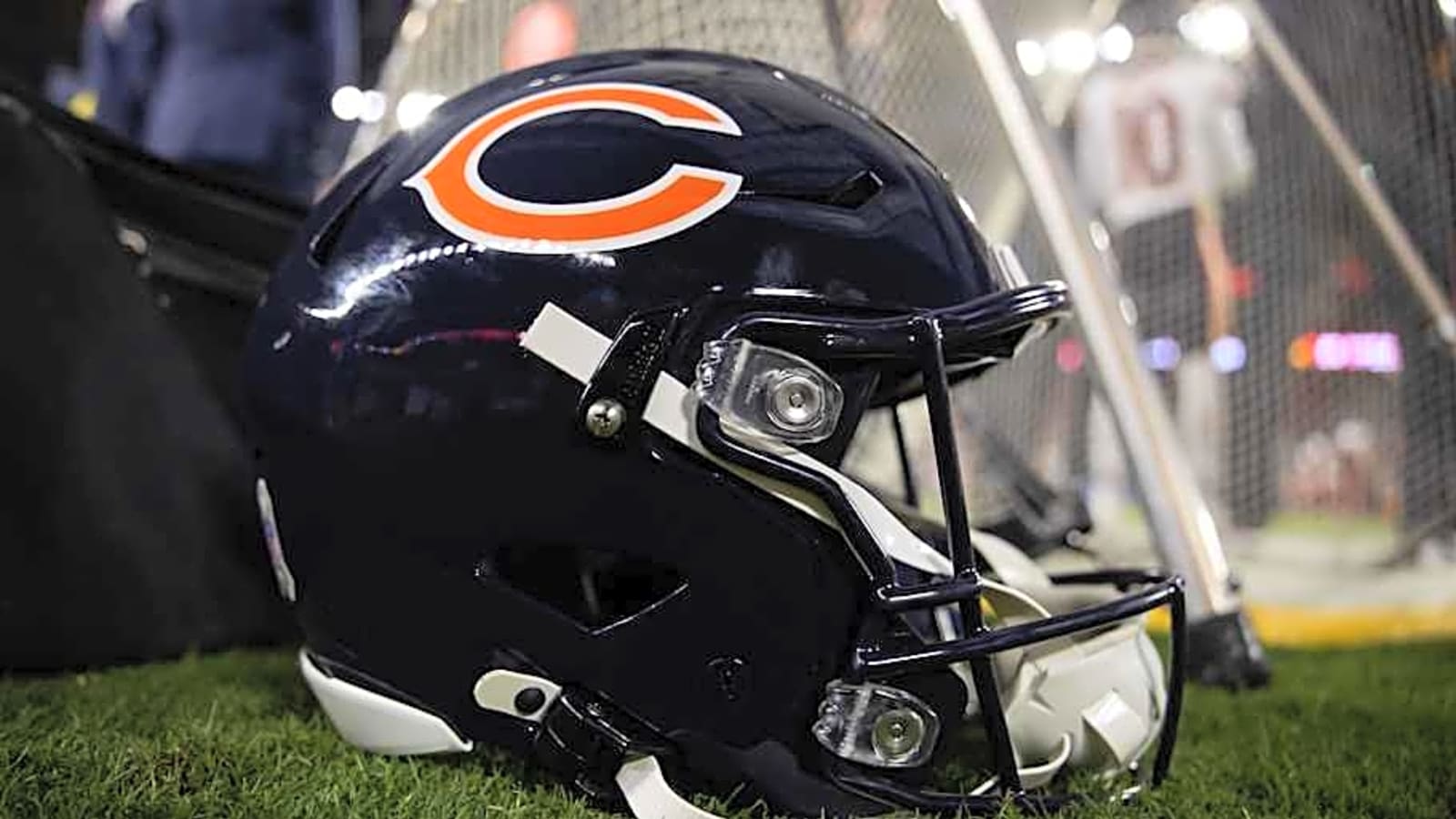 Chicago Bears veteran tight end dubbed cut candidate as 2025 training camp approaches